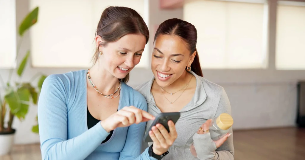 Cómo ahorrar en grupo con amigos o familia usando una cuenta digital